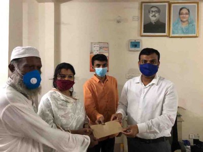 বাগেরহাটে দূরারোগ্য ব্যধি ক্যান্সারে নিহতের পরিবারকে আর্থিক সহায়তা বাগেরহাটে দূরারোগ্য ব্যধি ক্যান্সারে নিহতের পরিবারকে আর্থিক সহায়তা